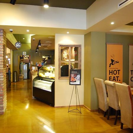 Arirang Tourist Hotel Чханвон Екстер'єр фото