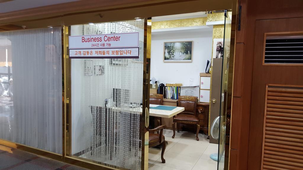 Arirang Tourist Hotel Чханвон Екстер'єр фото