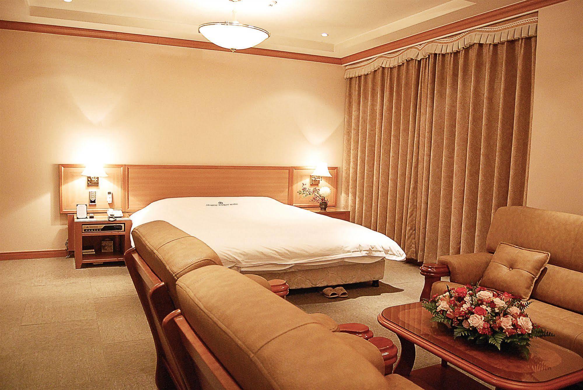 Arirang Tourist Hotel Чханвон Екстер'єр фото