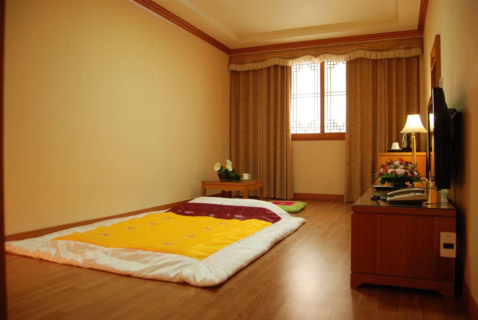 Arirang Tourist Hotel Чханвон Екстер'єр фото